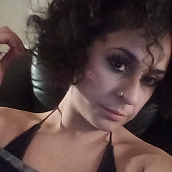 Meet your Posher, Awbree - Picture 1 of 1